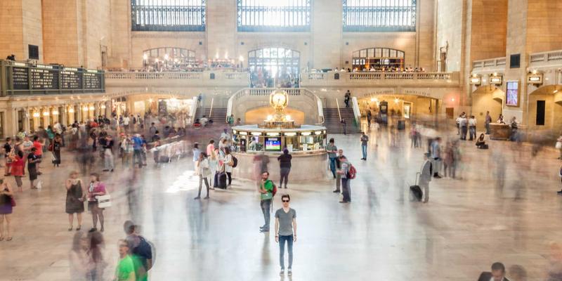 专业镜头评测：深度解析电影镜头与摄影镜头的核心差异