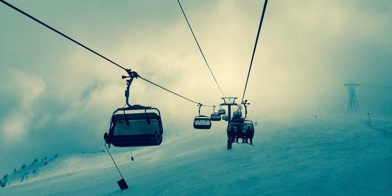 恒定光圈变焦镜头深度解析：为何它成为专业摄影师的必备利器