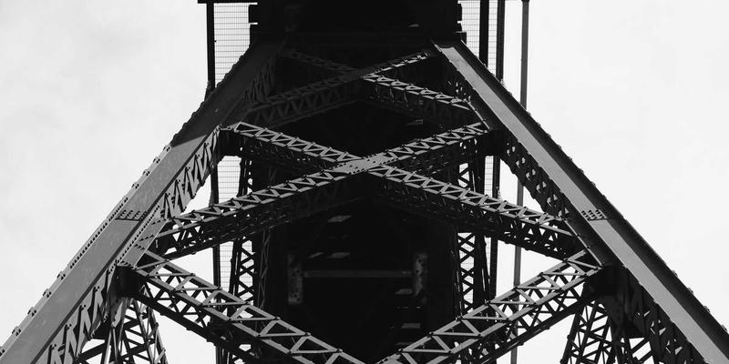 摄影指南：如何为你的无反相机系统选择最佳定焦镜头组合 | 摄影器材深度解析