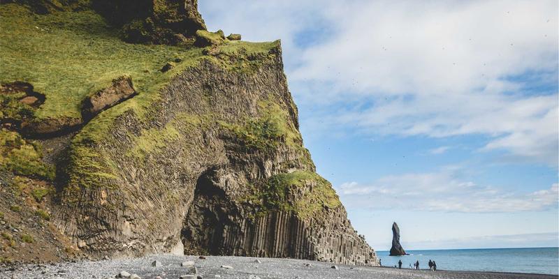 旅行摄影镜头终极指南：变焦与定焦镜头的深度对比与选购建议