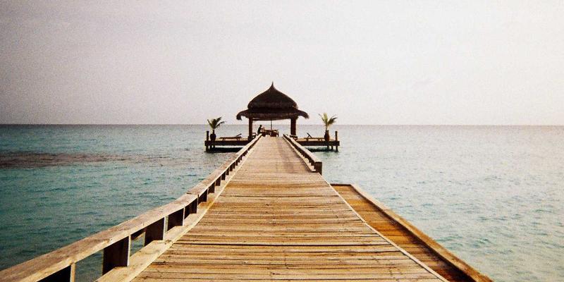 电影镜头 vs 摄影镜头：深度解析核心差异与视频制作适配方案 | Lens Reviews & Photography Guides