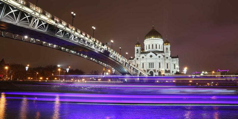 镜头密封性与防尘防滴溅设计：户外摄影师的生存指南